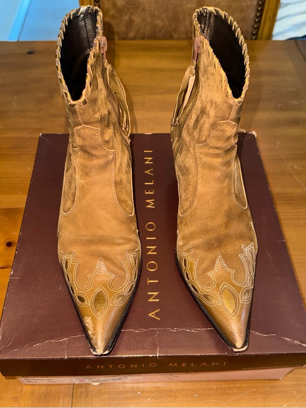 Antonio Melani Tan Suede Western Ankle Boots Size 8.5 Pointed Toe Countrycore
